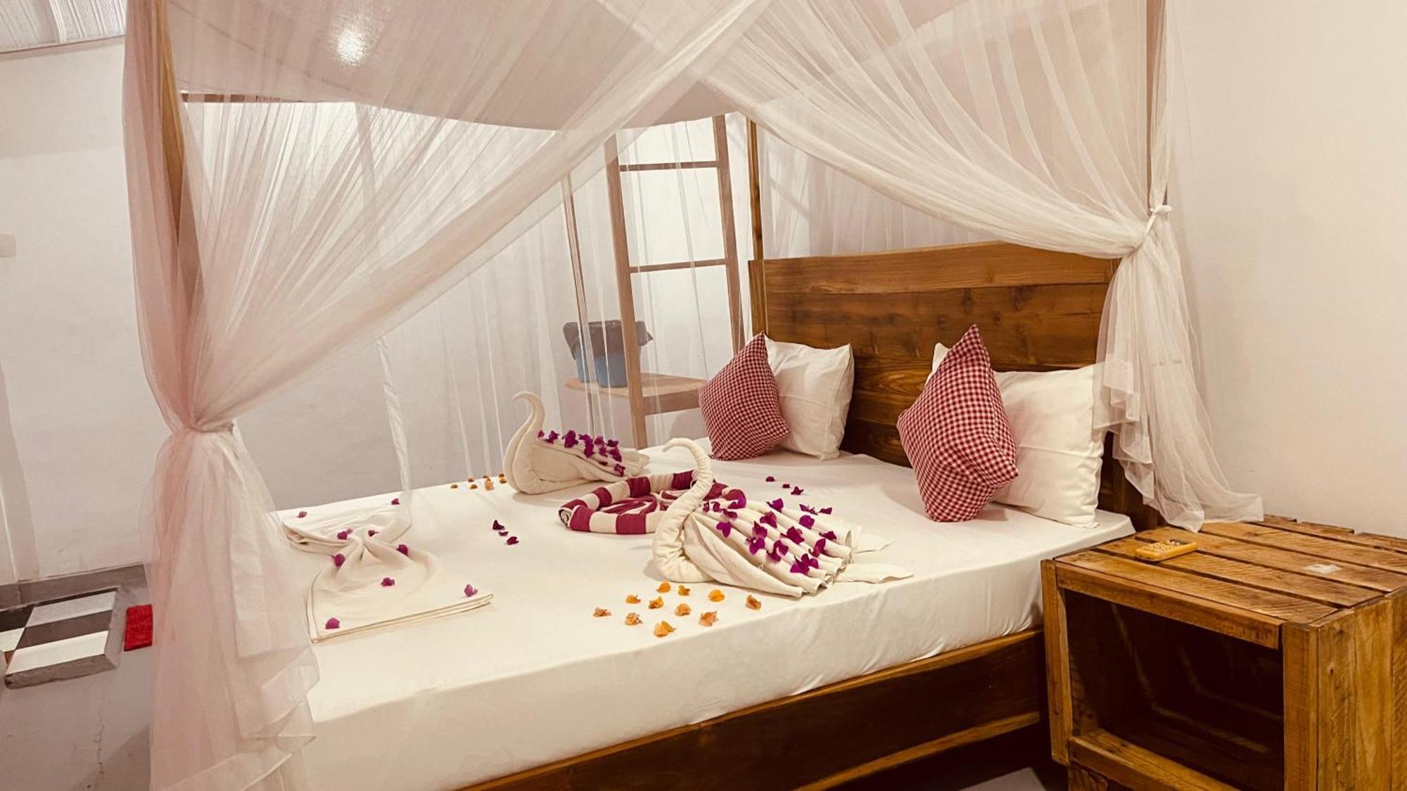 Swiss Kiss Beach Resort Uppuveli Exterior foto