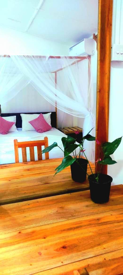 Swiss Kiss Beach Resort Uppuveli Exterior foto