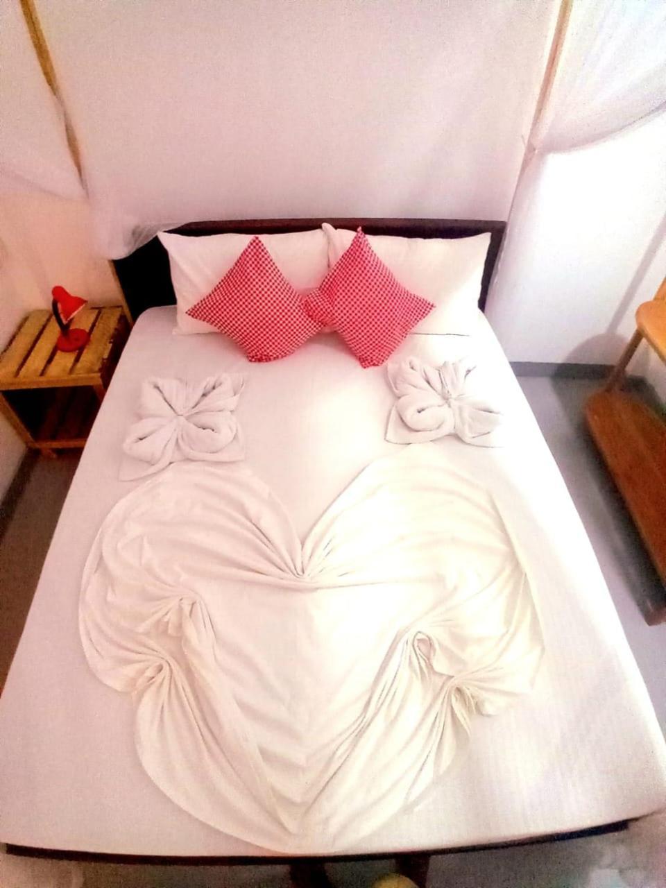 Swiss Kiss Beach Resort Uppuveli Exterior foto