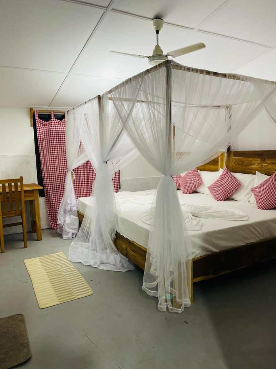 Swiss Kiss Beach Resort Uppuveli Exterior foto
