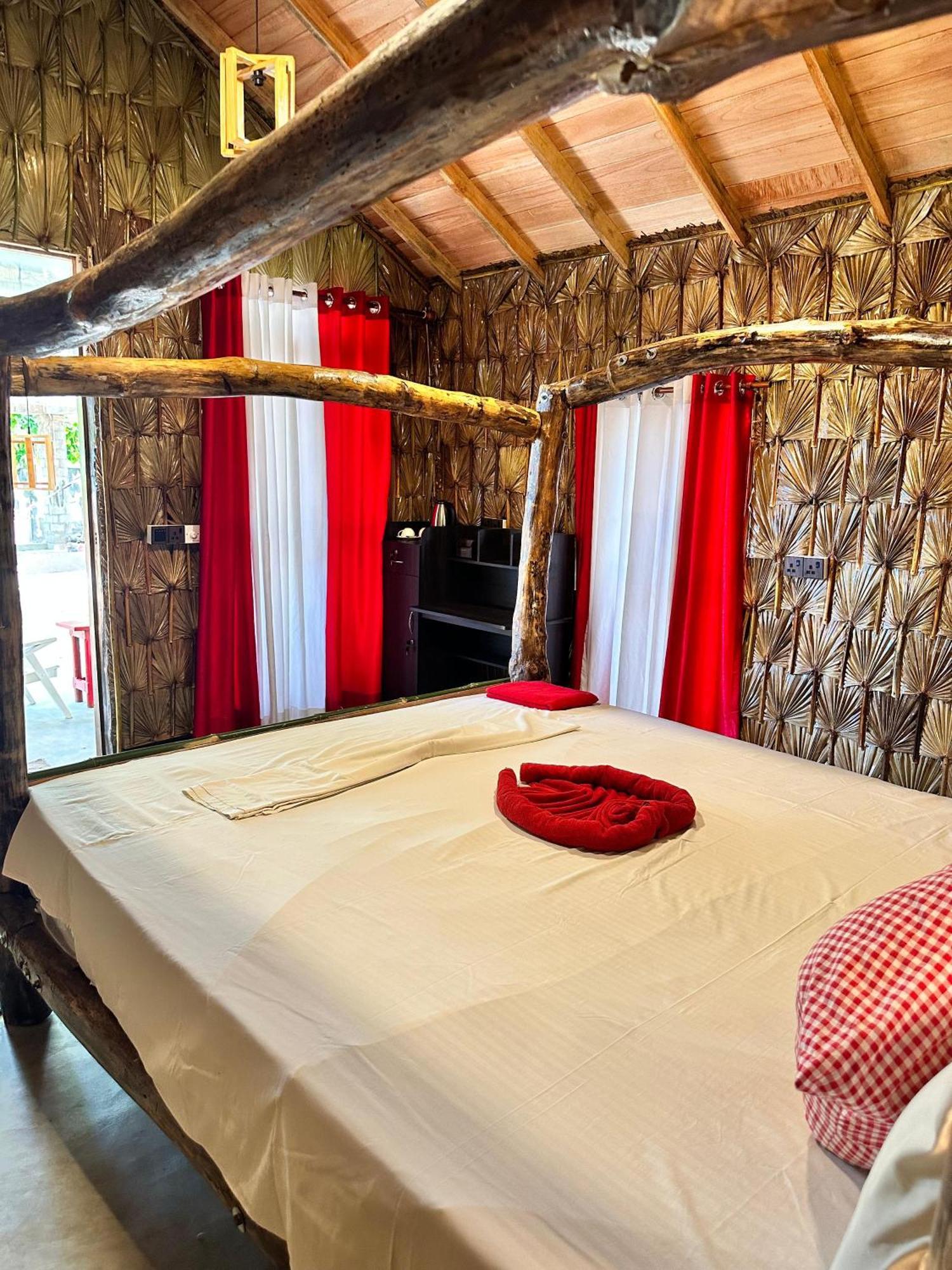 Swiss Kiss Beach Resort Uppuveli Exterior foto